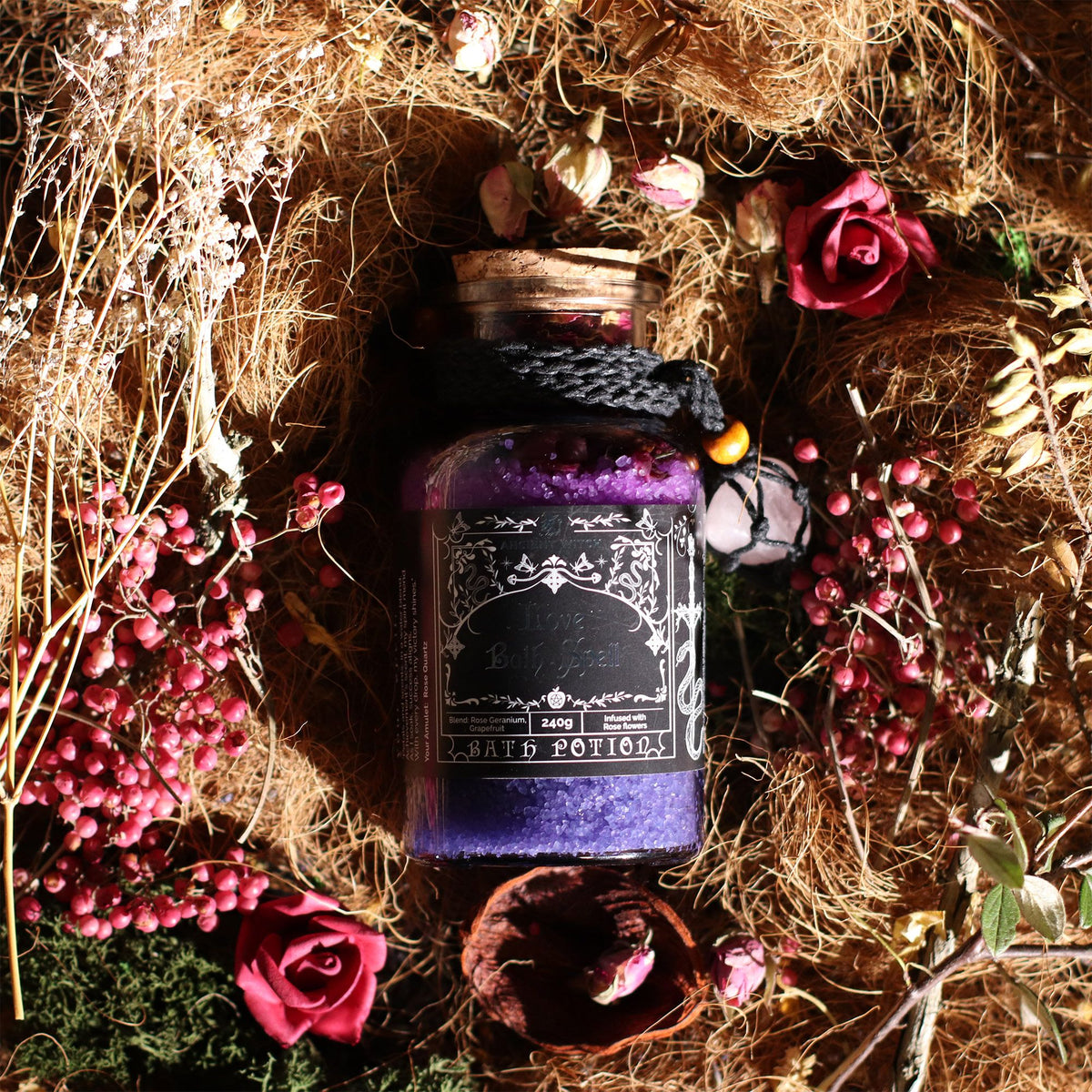 Poción de baño de bruja antigua con amuleto de cuarzo rosa · Amor