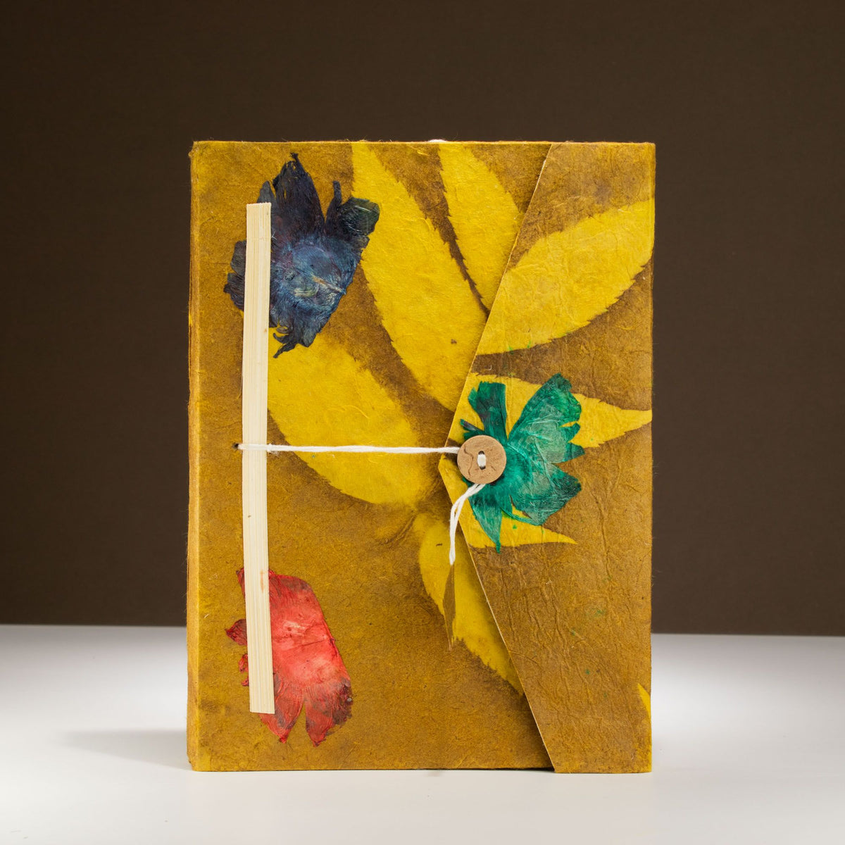 Cuaderno de papel lokta · Flores oliva · 21 × 15 cm
