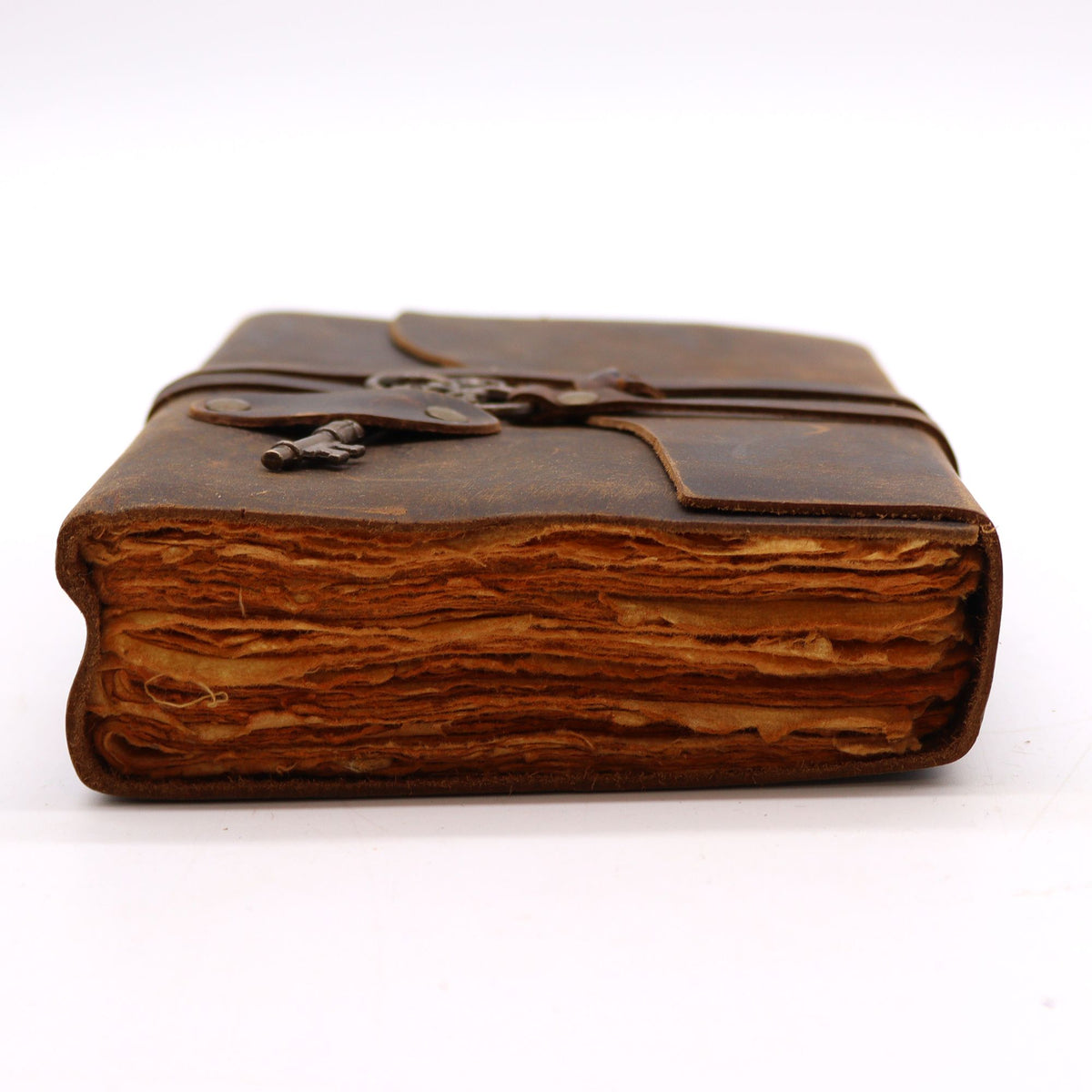 Cuaderno de cuero engrasado con llave