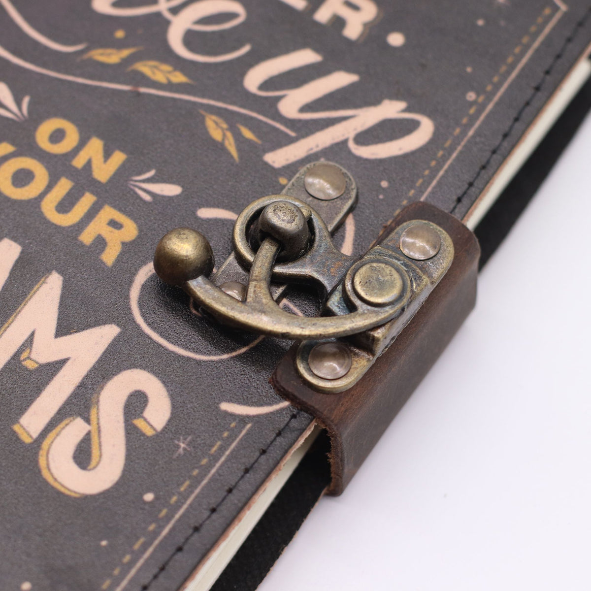 Cuaderno de cuero estampado · Persigue tus sueños