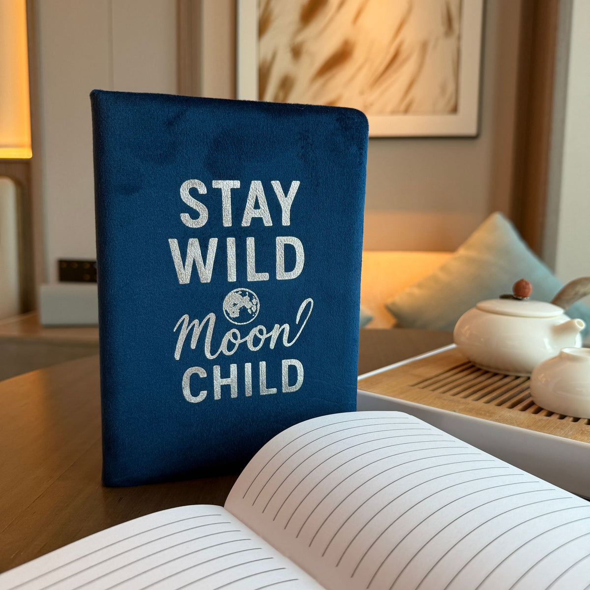 Cuaderno de terciopelo azul oscuro · Hija de la luna · 80 páginas