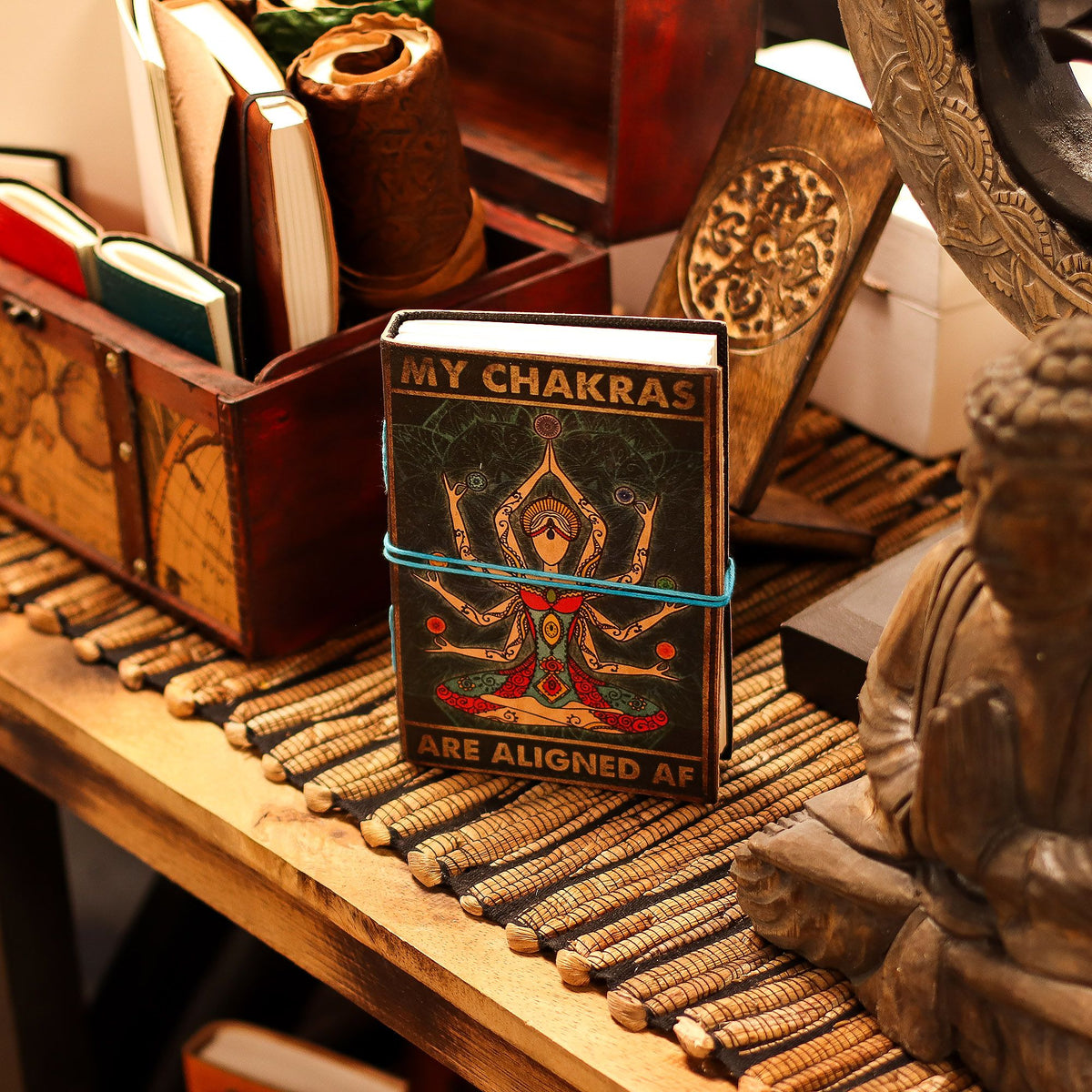Cuaderno de cuero estampado · Chakras alineados