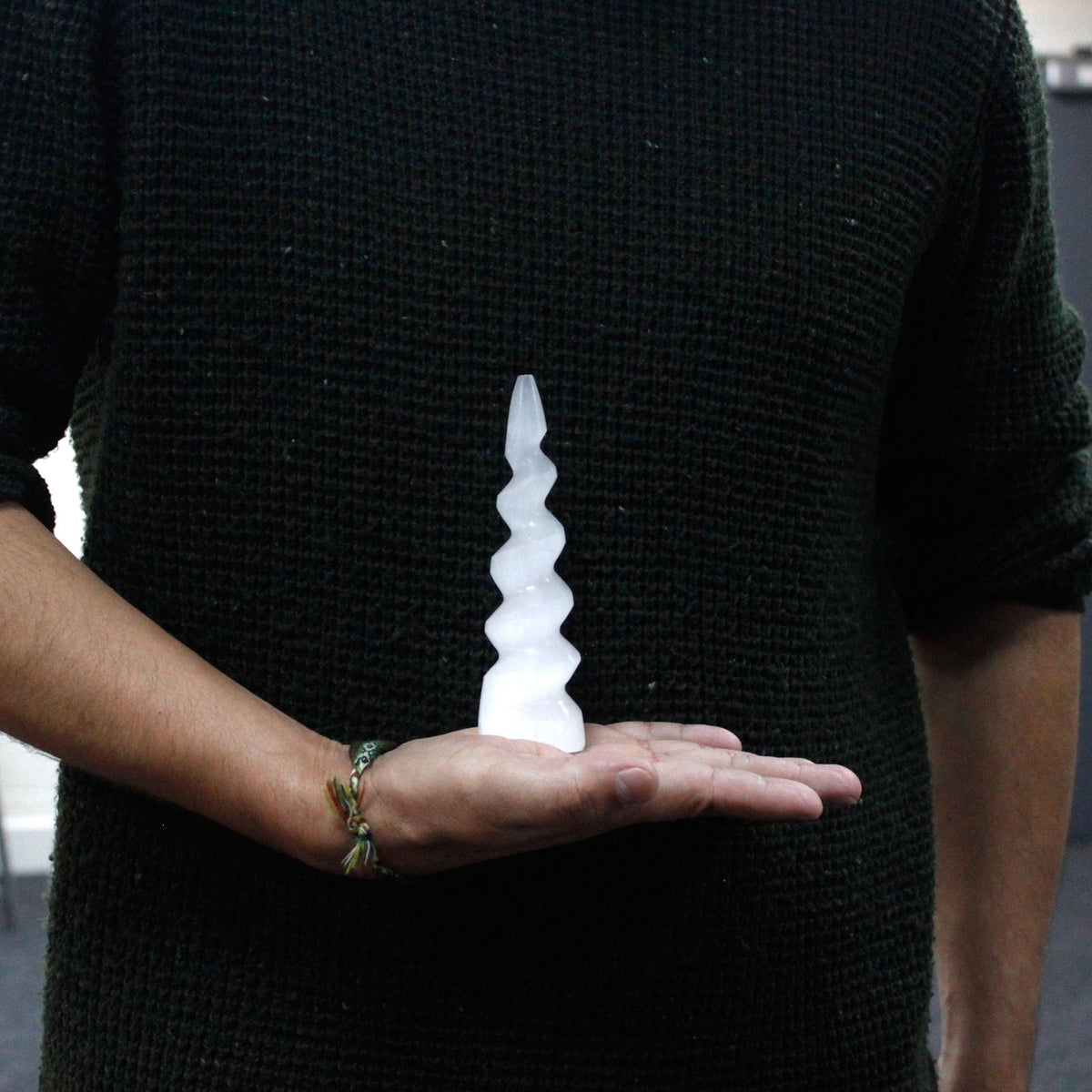 Torre espiral de selenita · 15 cm