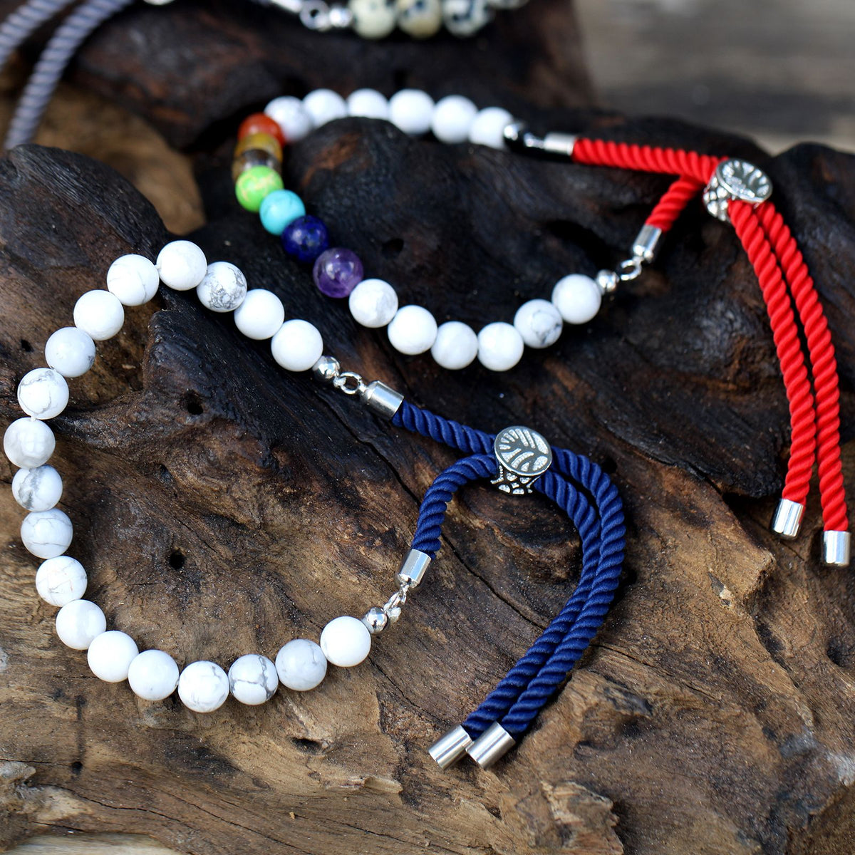 Pulsera de hilo gris con jaspe dálmata · Ajustable