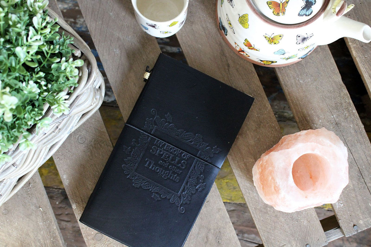 Diario de cuero hecho a mano · My Book of Spells and Other Thoughts · Negro