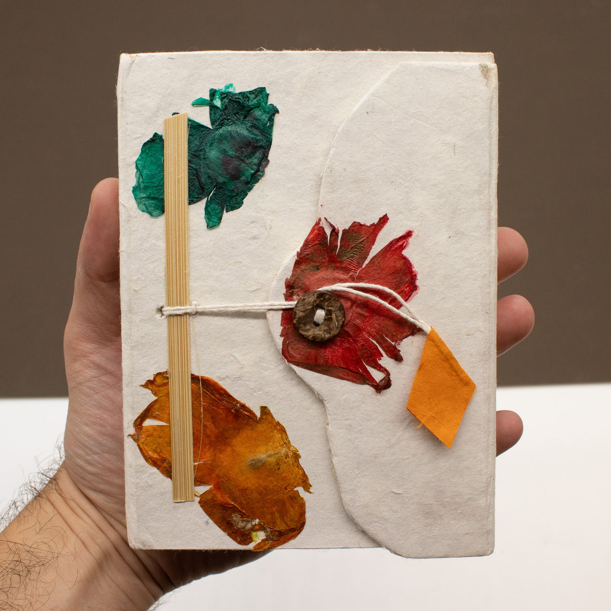 Cuaderno de papel lokta con cierre de botón · Flores del Himalaya · 15 × 12 cm