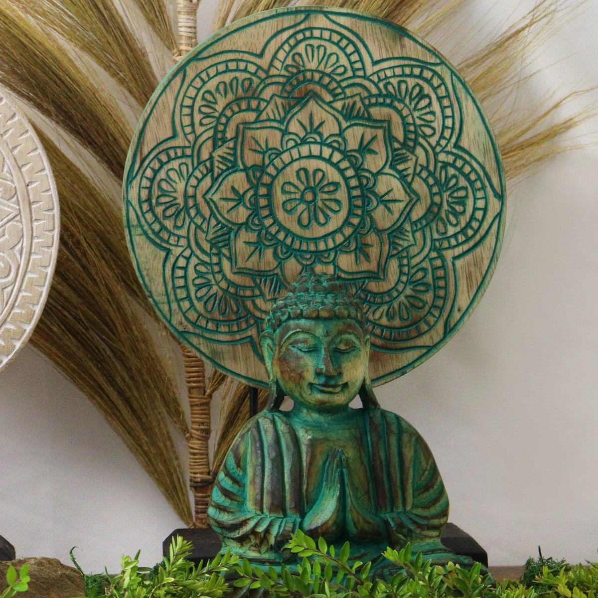 Buda decorativo de madera · Nudo infinito verde