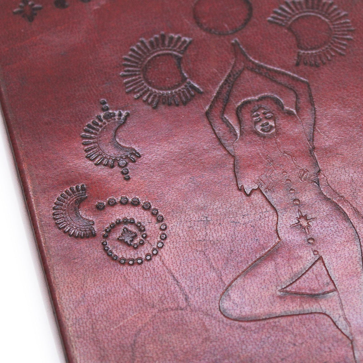 Cuaderno de cuero con cierre elástico · Diosa cósmica