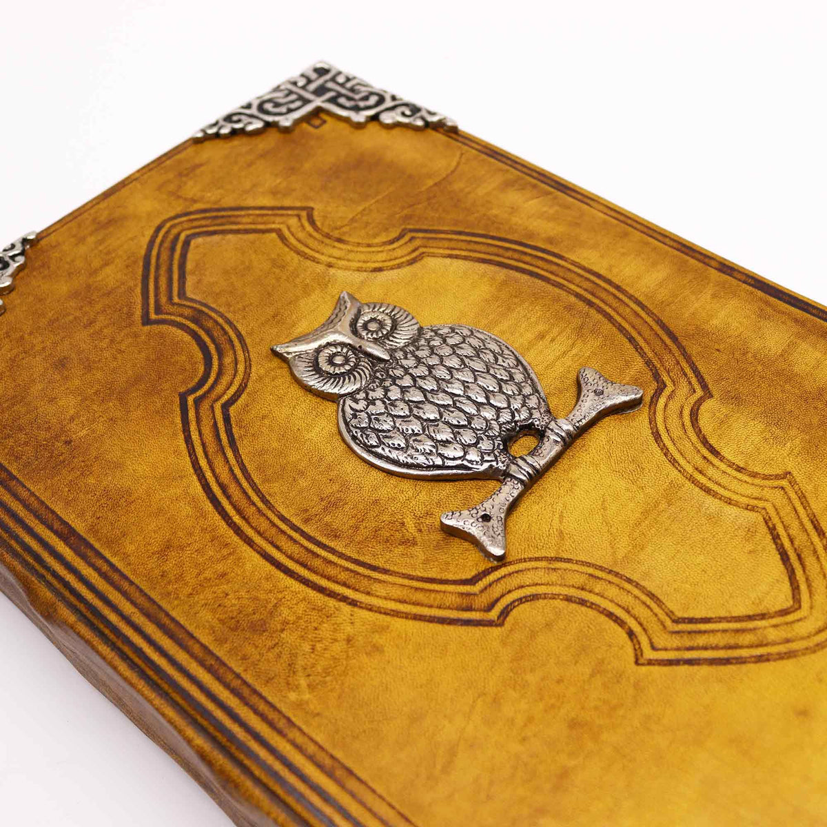 Cuaderno de cuero marrón · Búhos de zinc