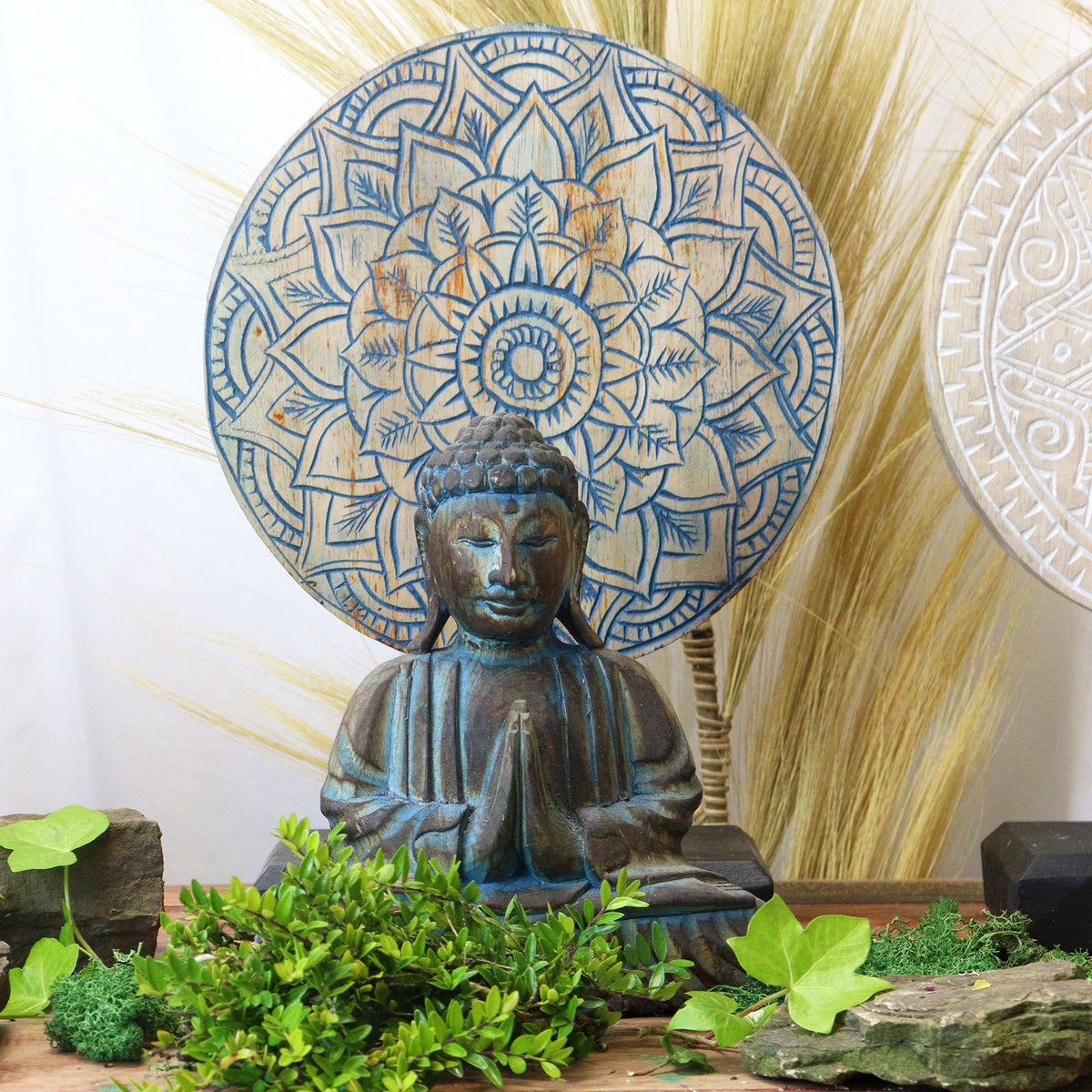 Buda decorativo de madera · Mandala floral azul