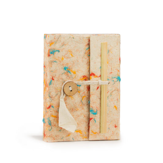 Mini cuaderno de papel lokta y algodón · Colores variados · 12 × 8 cm