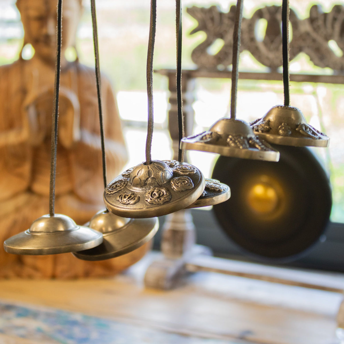 Tingsha tibetana de latón grande · Siete chakras · 7 cm